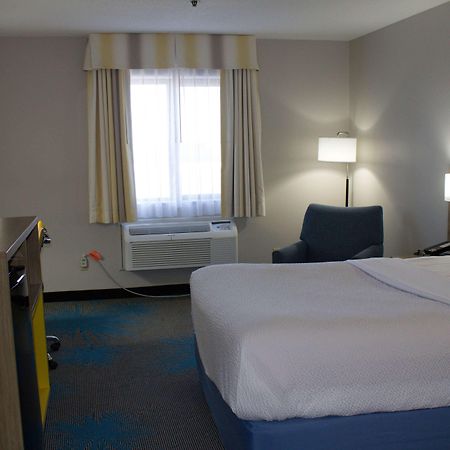 Days Inn By Wyndham Colby Eksteriør billede