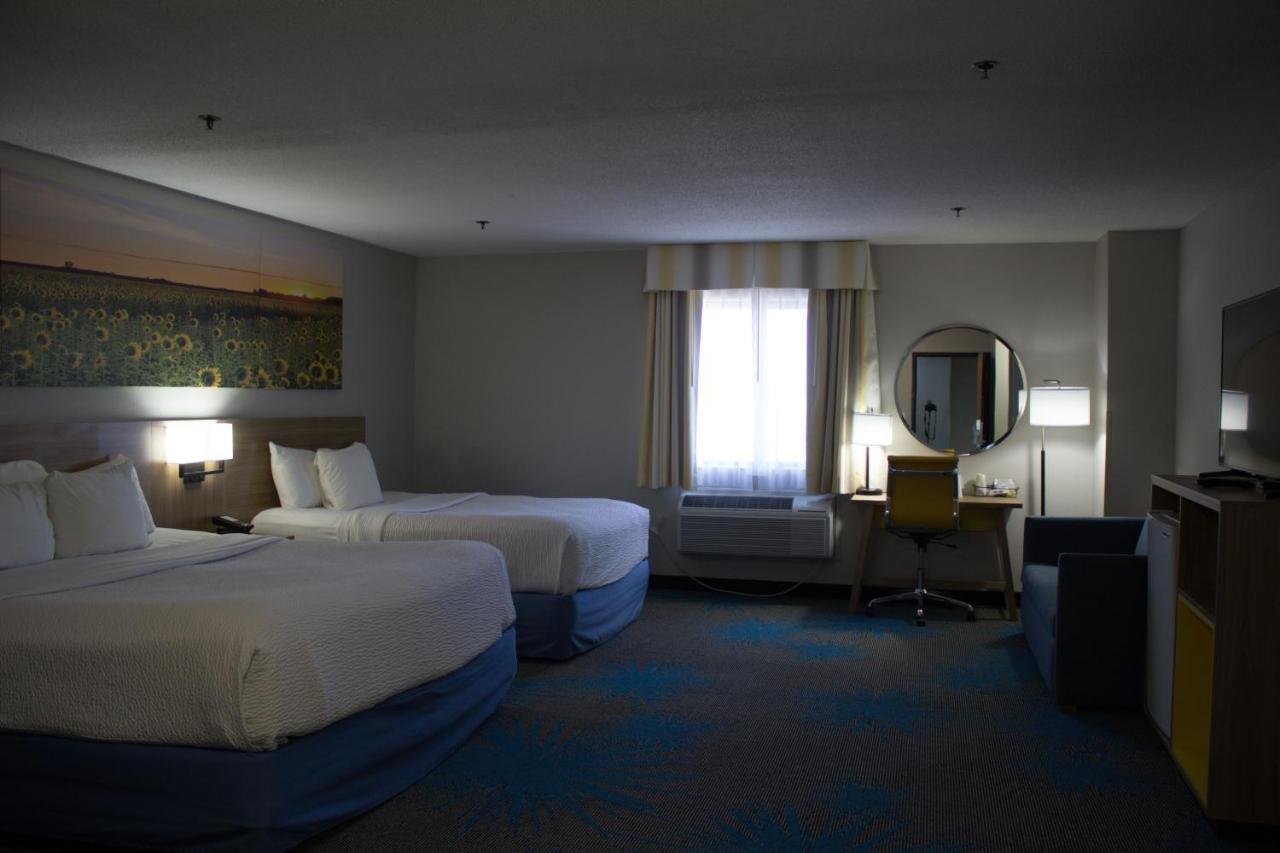 Days Inn By Wyndham Colby Eksteriør billede
