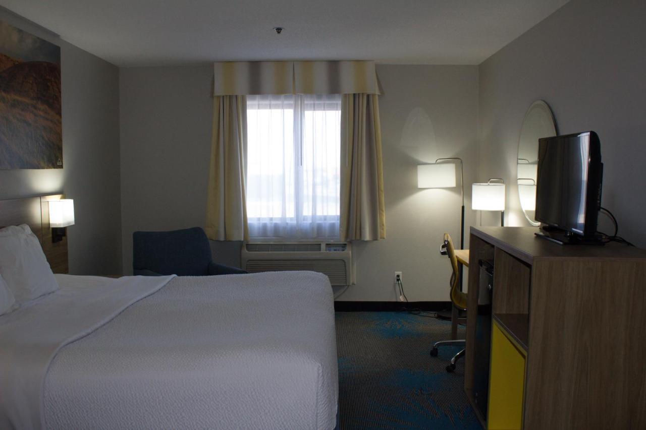 Days Inn By Wyndham Colby Eksteriør billede