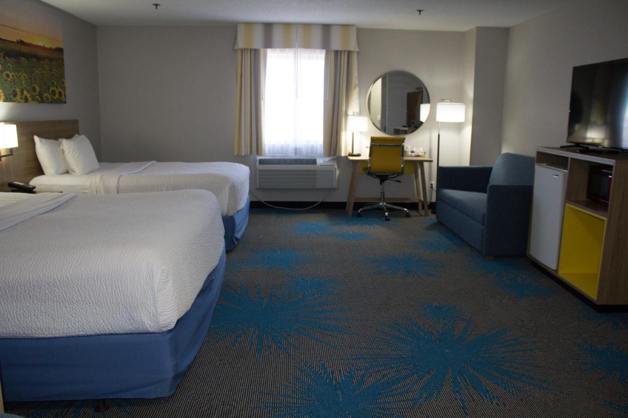 Days Inn By Wyndham Colby Eksteriør billede