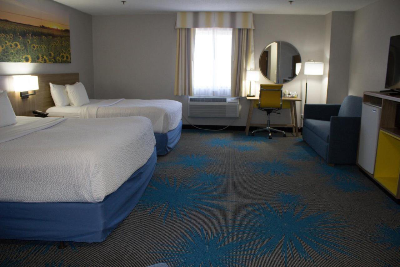 Days Inn By Wyndham Colby Eksteriør billede