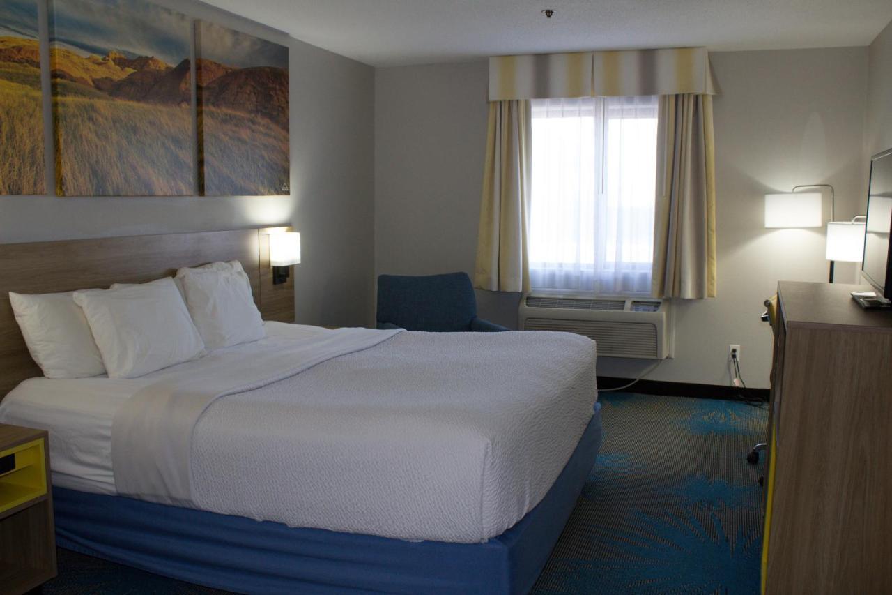 Days Inn By Wyndham Colby Eksteriør billede