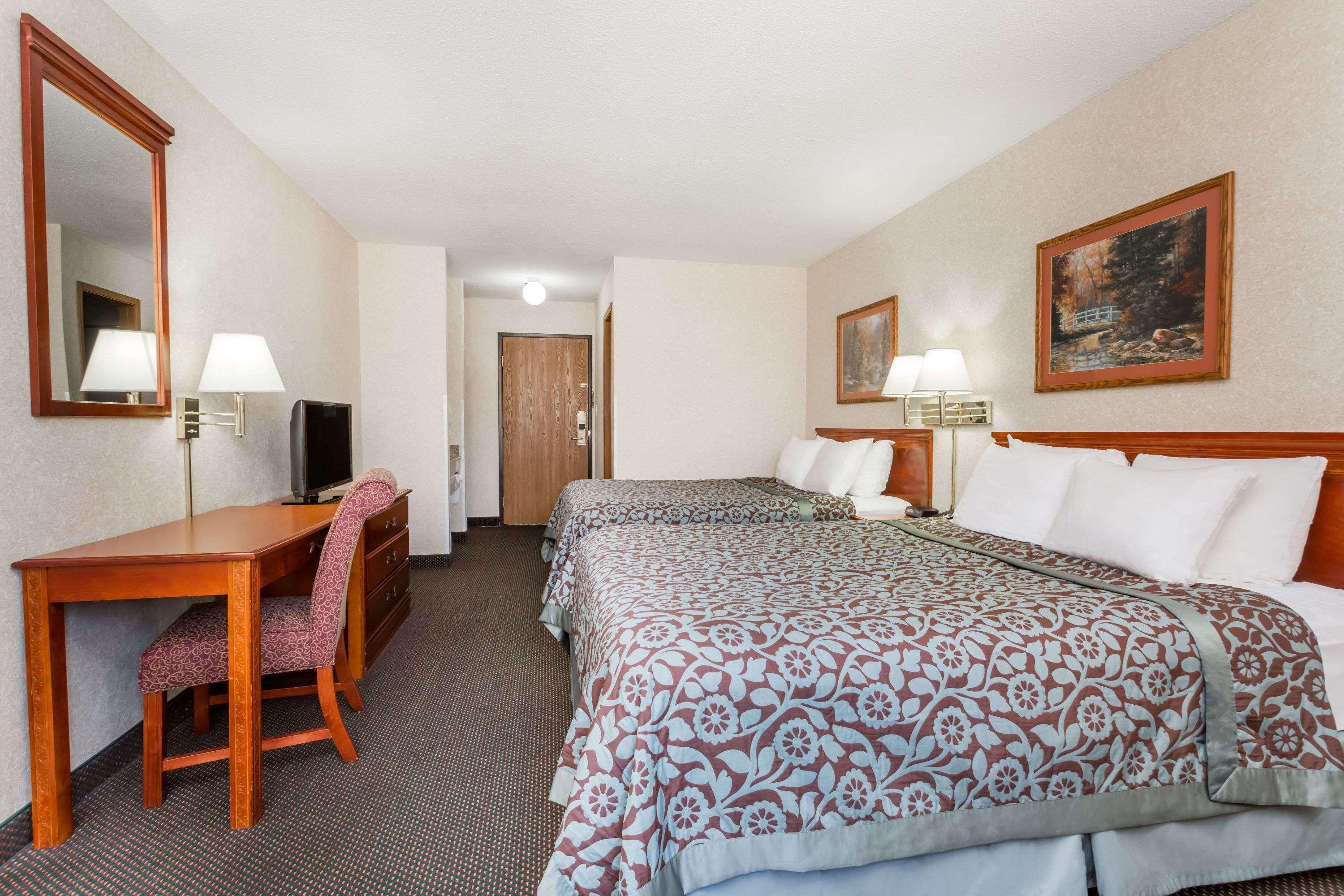 Days Inn By Wyndham Colby Eksteriør billede