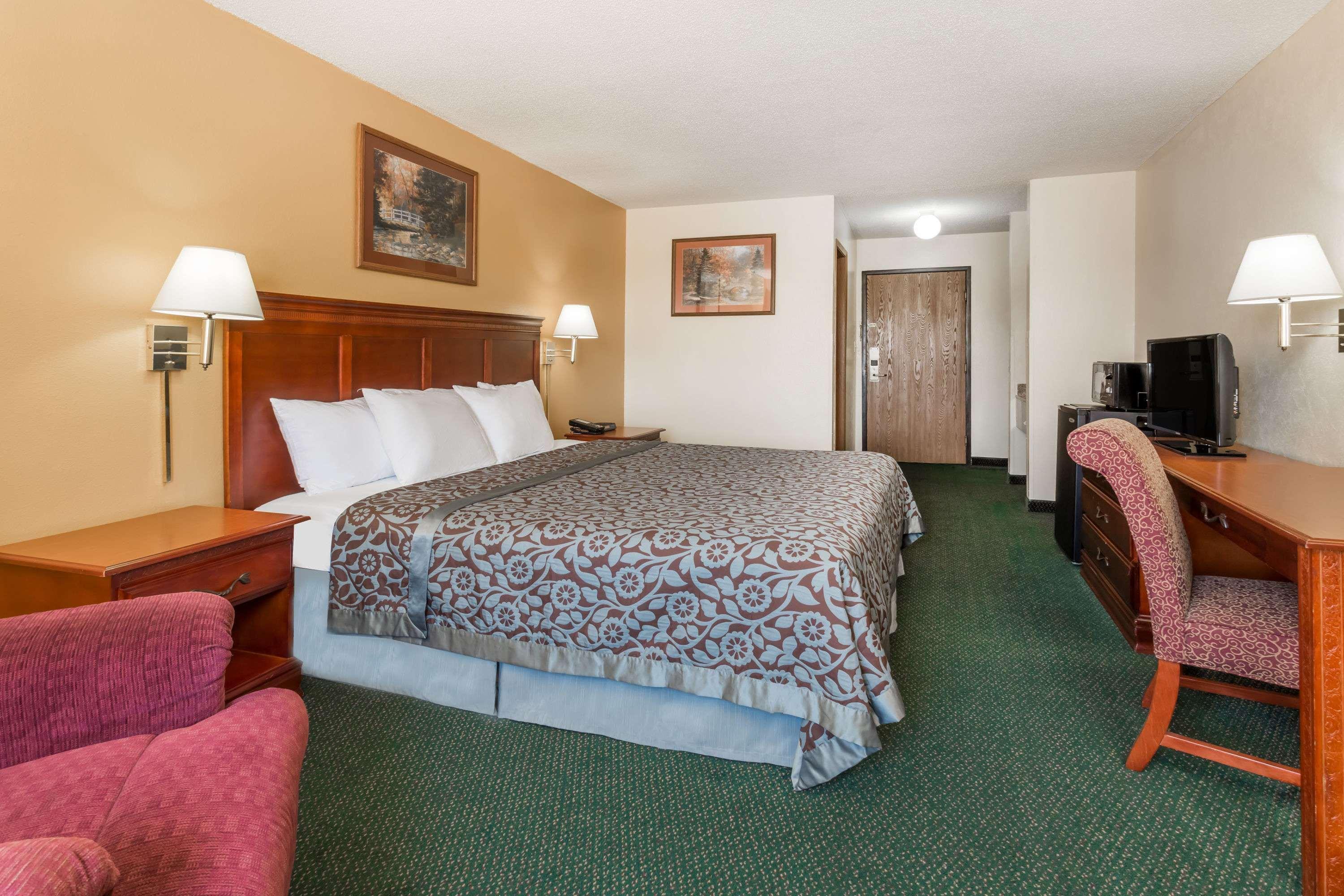 Days Inn By Wyndham Colby Eksteriør billede