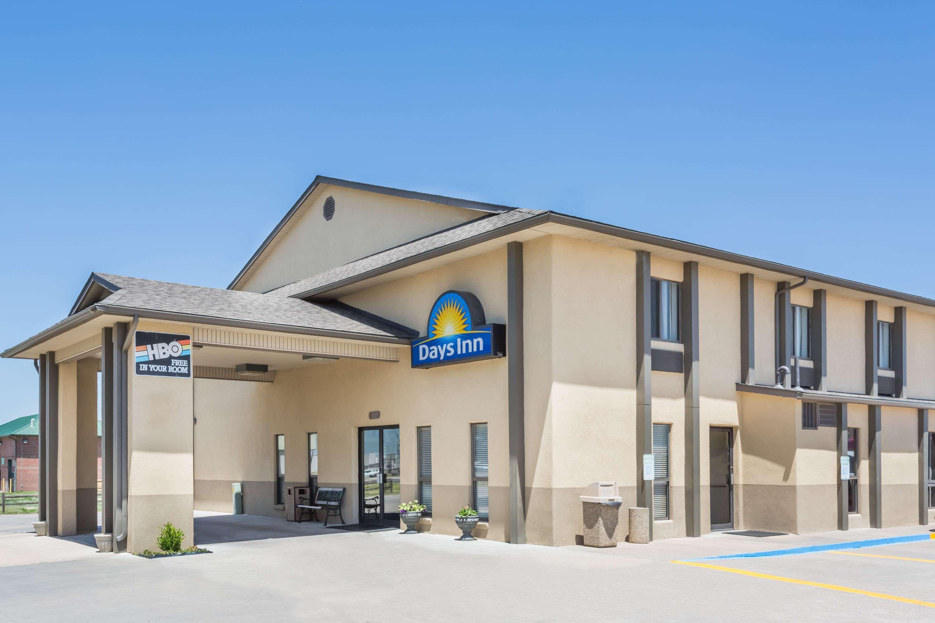 Days Inn By Wyndham Colby Eksteriør billede