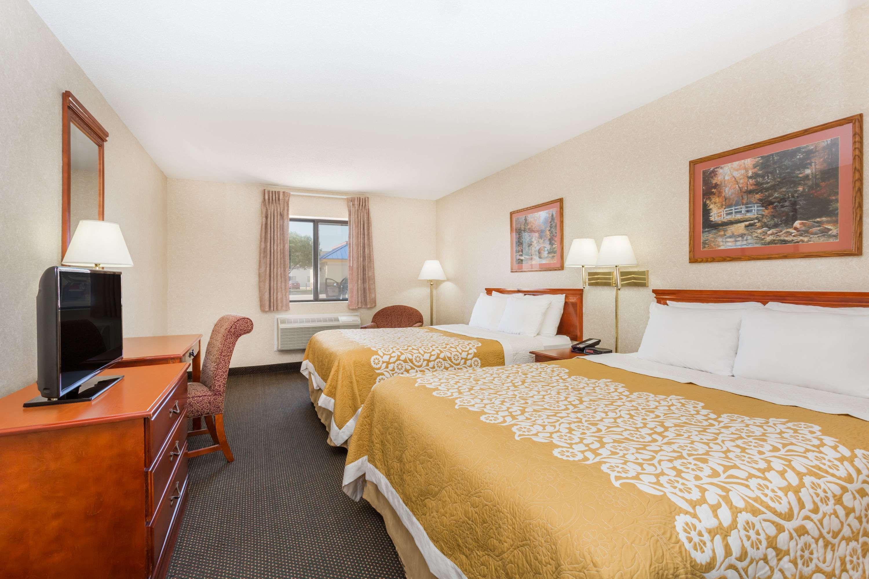 Days Inn By Wyndham Colby Eksteriør billede