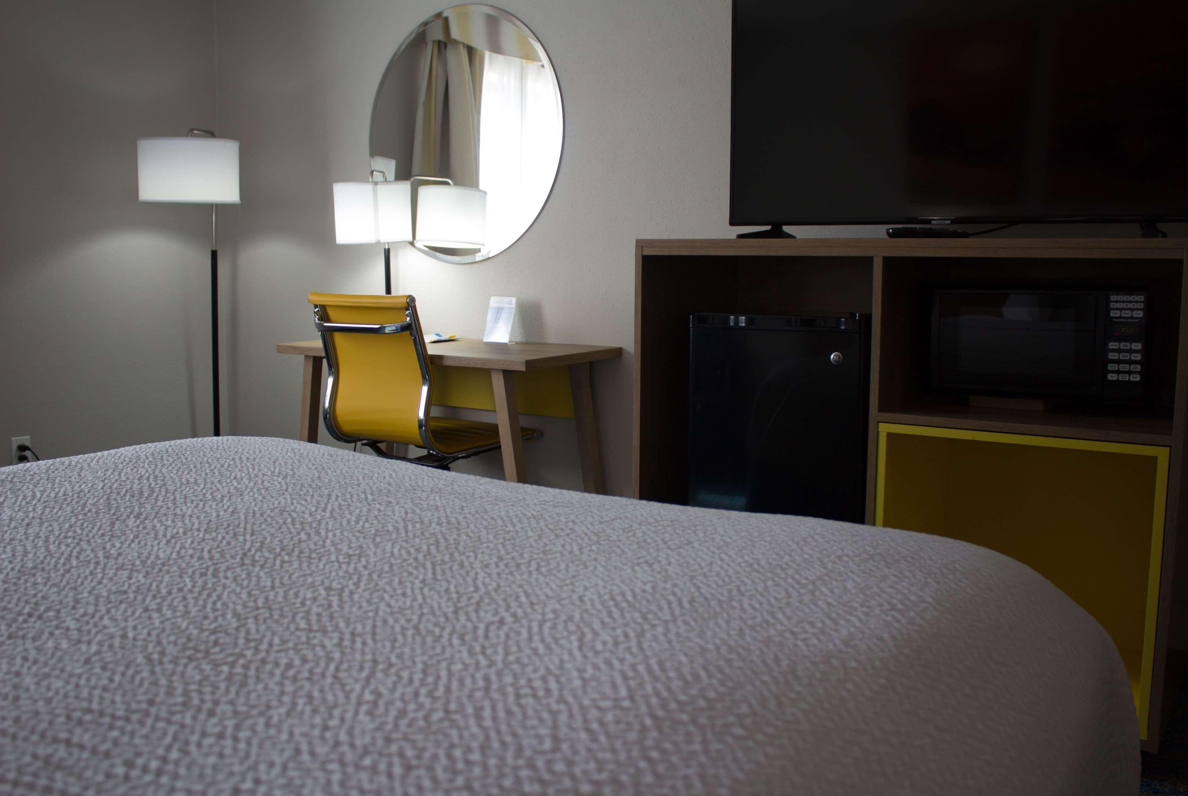 Days Inn By Wyndham Colby Eksteriør billede